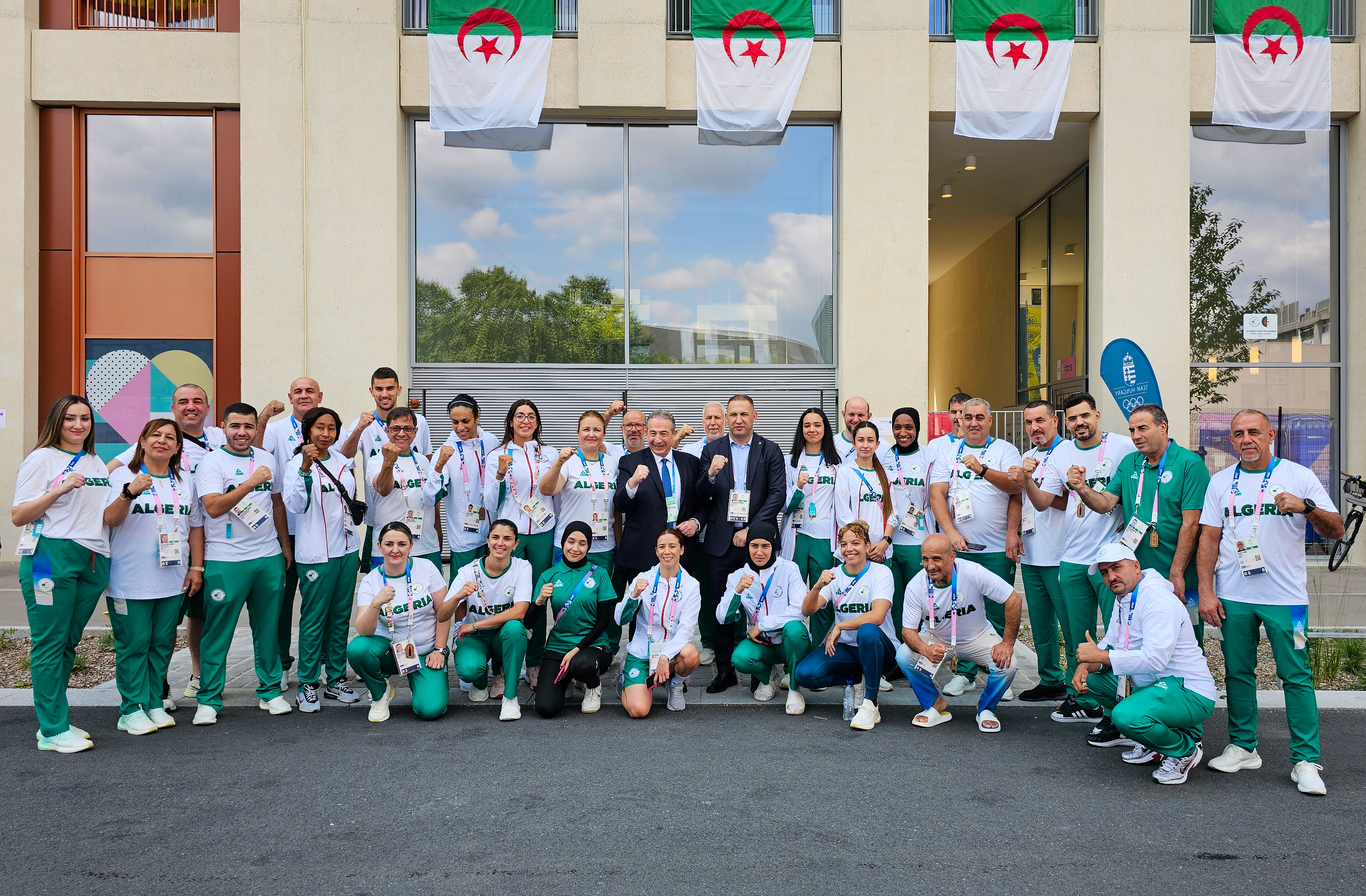 L’Ambassadeur d’Algérie en France rend visite à la délégation algérienne